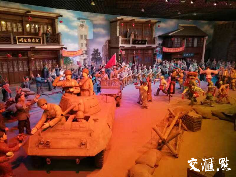 再现当年徐州解放时，人民军队进城的景象。